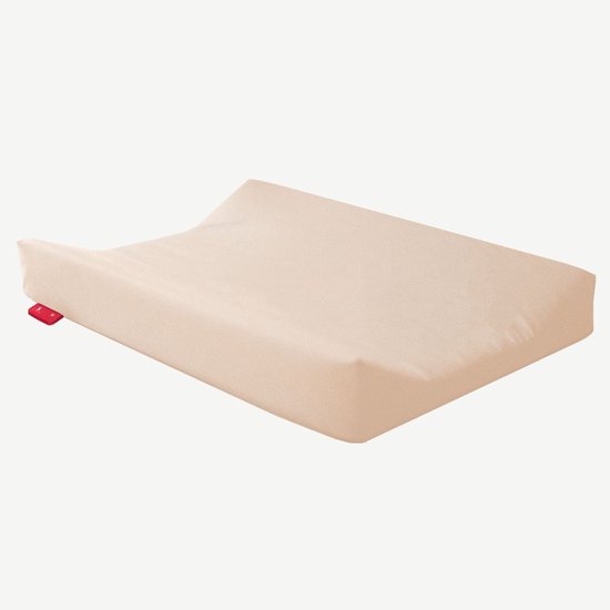 Een crèmekleurig, anatomisch gevormd aankleedkussen met een klein rood bedieningspaneel aan de zijkant.