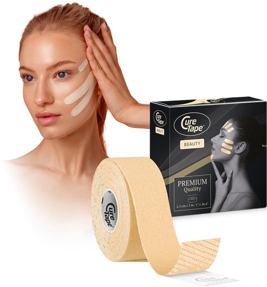 Un rouleau de tape CureTape Beauty à côté de son emballage. Femme avec du tape sur le visage.