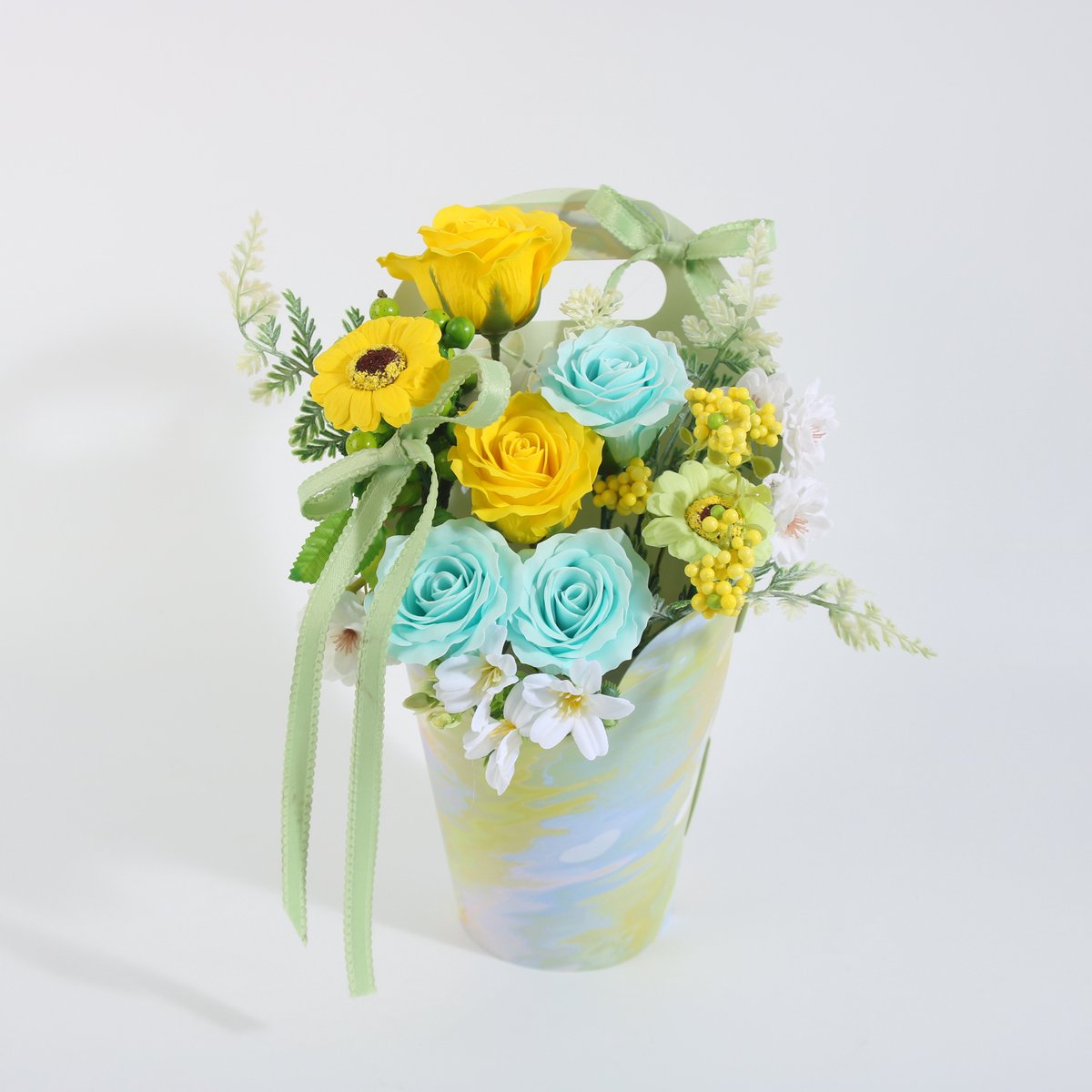 Kunstbloemen & Nepbloemen Boeket – Gele en Mintblauwe Rozen met Margrietbloemen – Handgemaakt Bloemenboeket voor Woondecoratie - LA ROSELLE AMSTERDAM