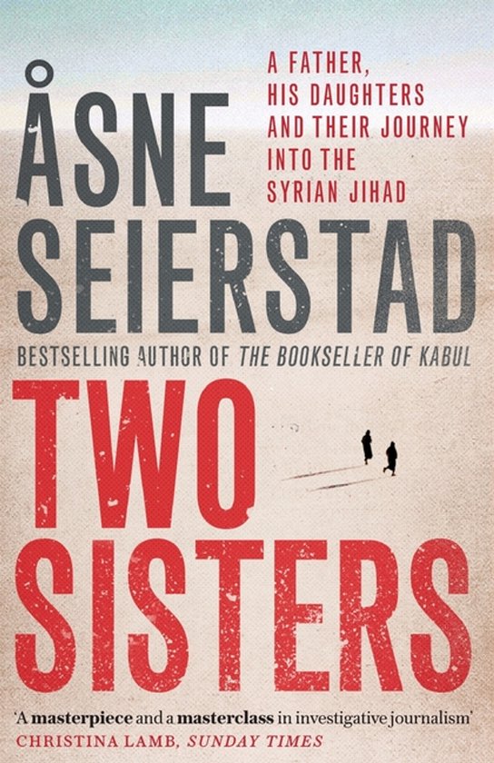 Boek "Two Sisters" van Åsne Seierstad, over een vader en zijn dochters in Syrië, met twee figuren in de woestijn op de kaft.