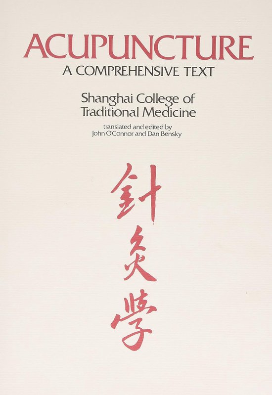 Boekomslag met de titel ACUPUNCTURE: A COMPREHENSIVE TEXT, vertaald en bewerkt door John O'Connor en Dan Bensky.