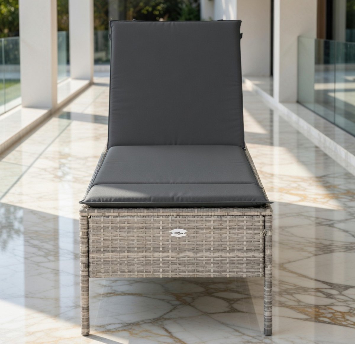 Luxe Polyrotan Ligstoelen met Kussens – Set van 2 – Verstelbare Tuinstoelen voor Balkon, Tuin & Strand – Lichtgrijs – Comfortabele Relaxstoelen – Zonnebed | MedaHomeStore