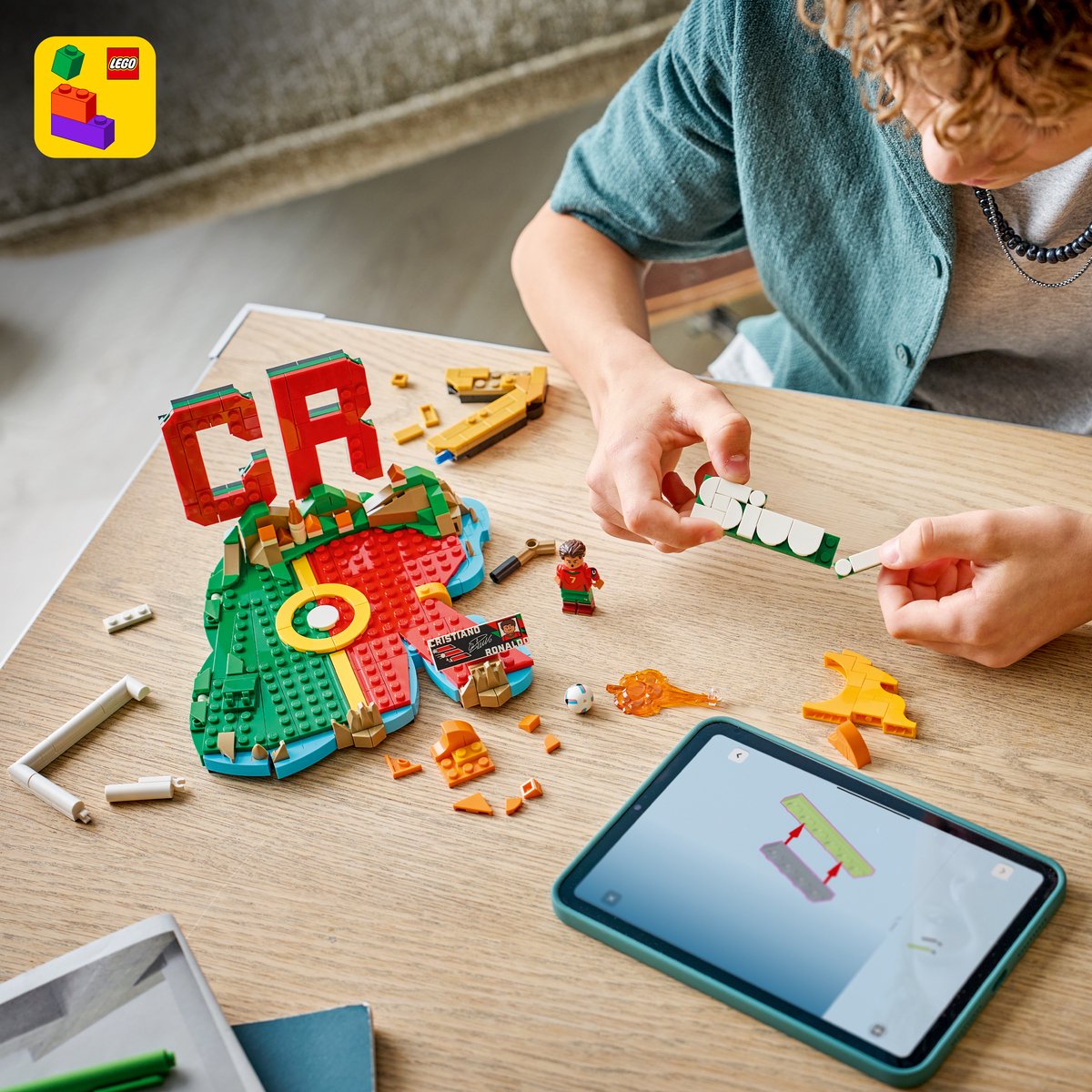 LEGO Editions - Cristiano Ronaldo - Voetbalhoogtepunten CR 7 Voetbal Bouwpakket voor Kinderen - 43012 – foto 6