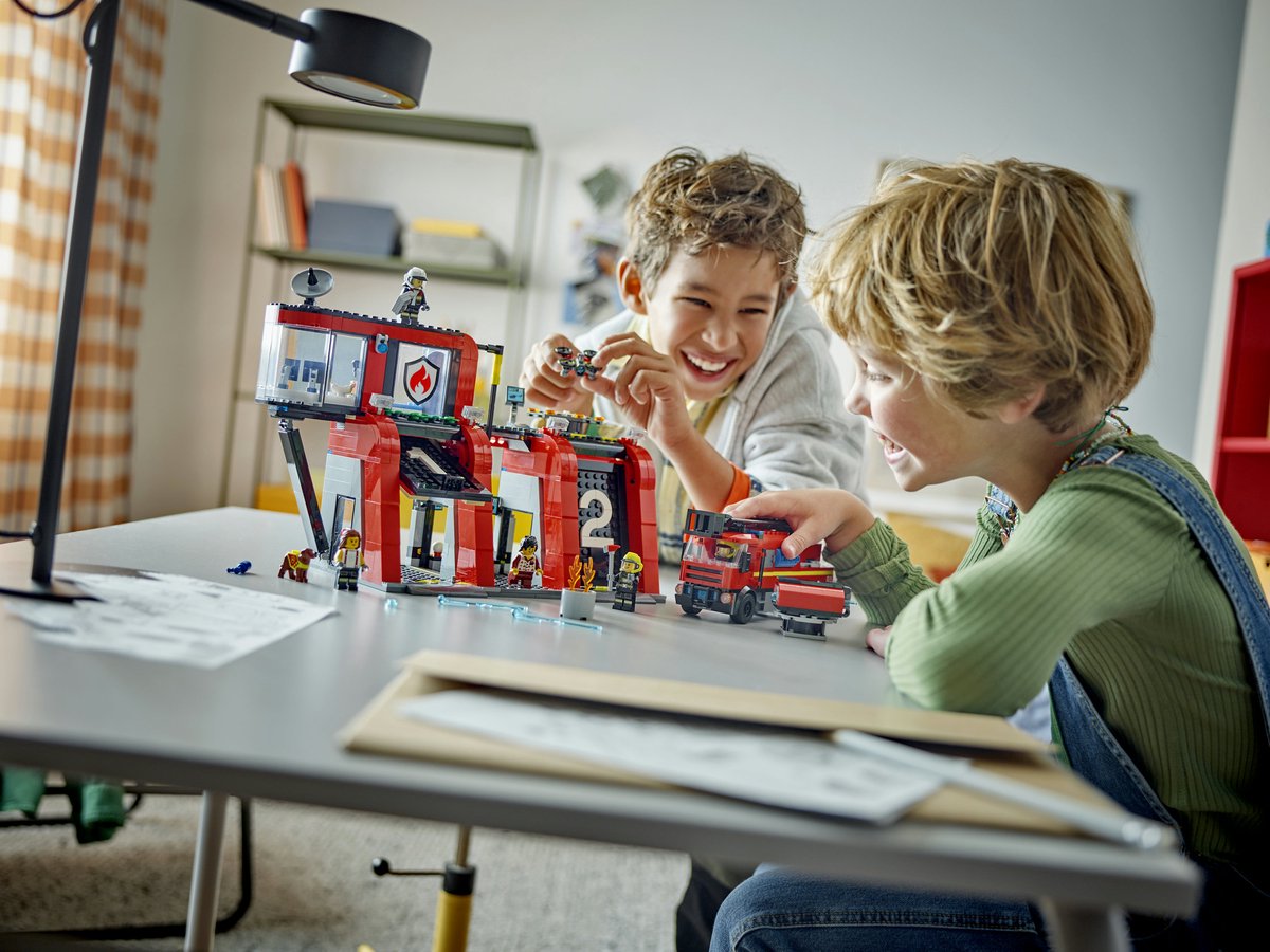 LEGO City Brandweerkazerne en brandweerauto - 60414 — afbeelding 15