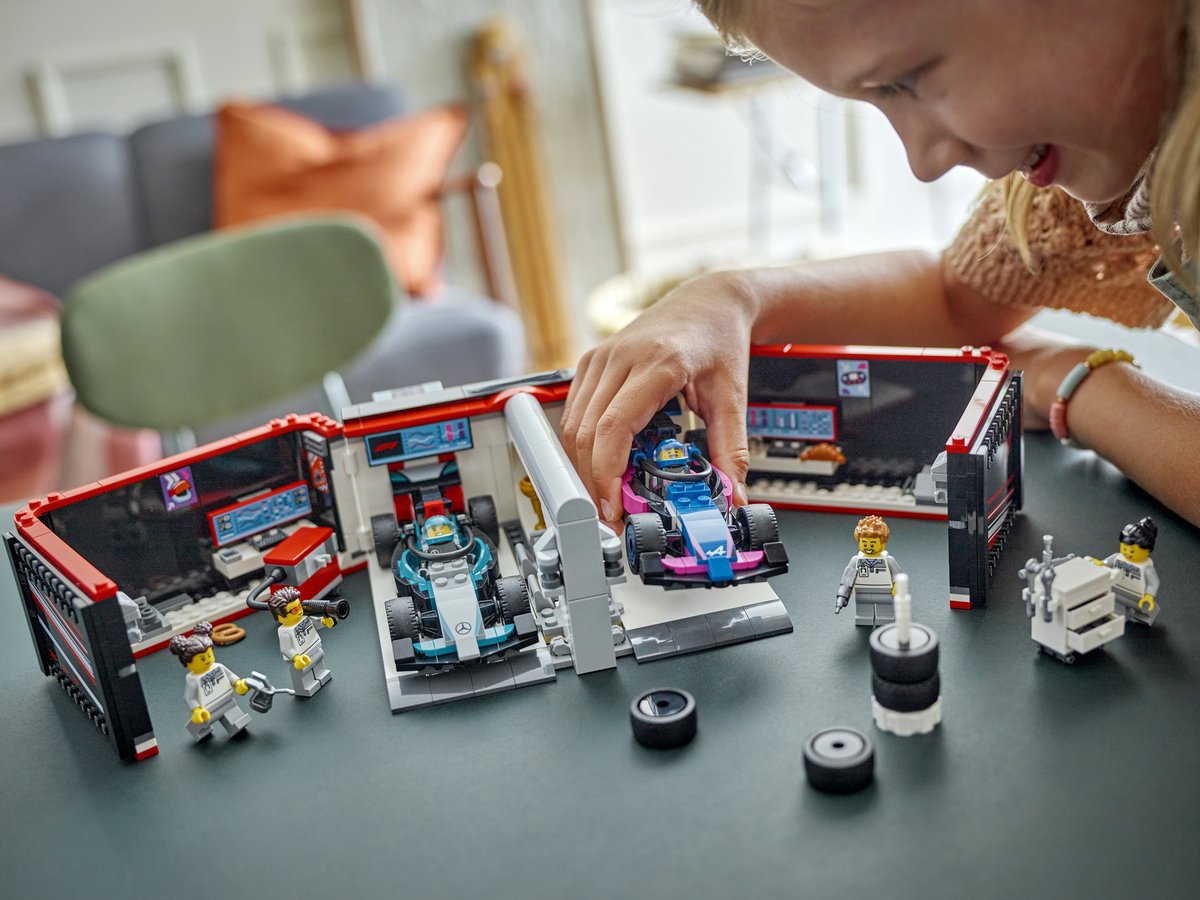 LEGO City F1 garage met Mercedes-AMG en Alpine auto's - 60444 — afbeelding 16