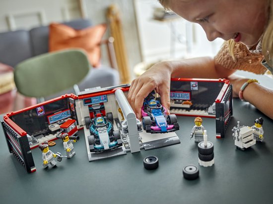 Garage LEGO City F1 avec voitures Mercedes-AMG et Alpine - 60444