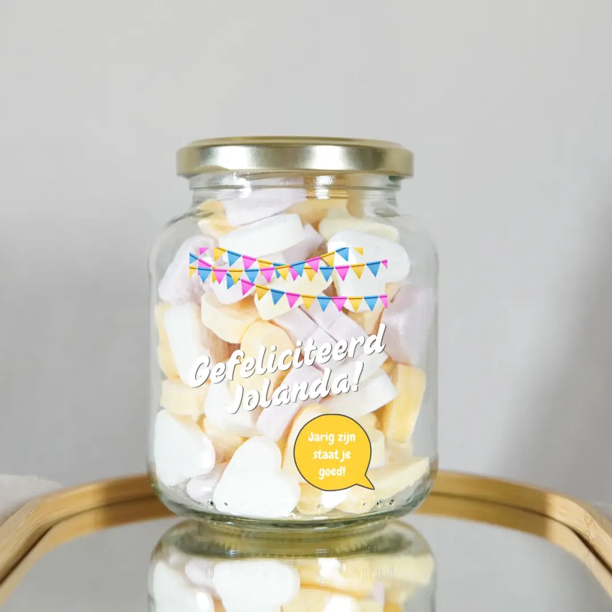 Gepersonaliseerd Verjaardagscadeau met Eigen Naam - Glazen Snoeppot Gefeliciteerd - Origineel Cadeau voor Man - Gepersonaliseerd Cadeau voor Vrouw - Gevulde Snoeppot 200 gram Snoepjes - Verjaardagscadeau - Gepersonaliseerd Cadeau Verjaardag