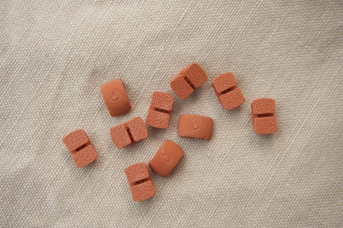 Bevestiging/ achterkantje om een DIY haarelastiek te maken
