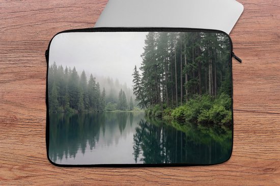 Laptophoes 13 inch - Bergen - Meer - Bos - Laptop sleeve - Binnenmaat 32x22,5 cm - Zwarte achterkant