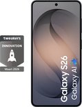 Voorkant van een Samsung Galaxy S26 smartphone met 'tweakers INNOVATION Maart 2026' logo.