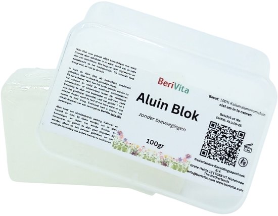 Aluin Blok 100gr van Berivita, deels uit het bakje gehaald, op een witte achtergrond.