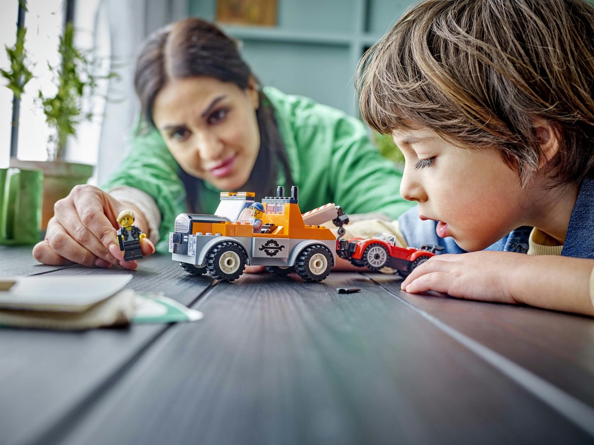 LEGO City Sleepwagen en sportautoreparatie 60435 — afbeelding 2