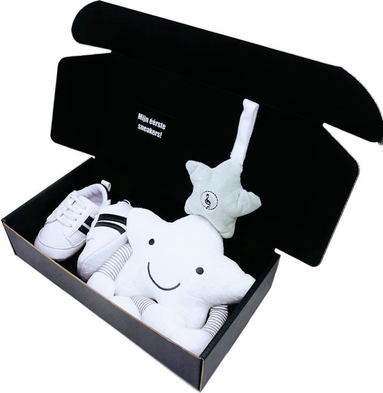 Kraamcadeau Muziekmobiel Sneakers Wit - kraamkado jongen met sneakers, knuffel met muziek en speelgeluid - rammelaar - zwangerschap cadeau — afbeelding 3