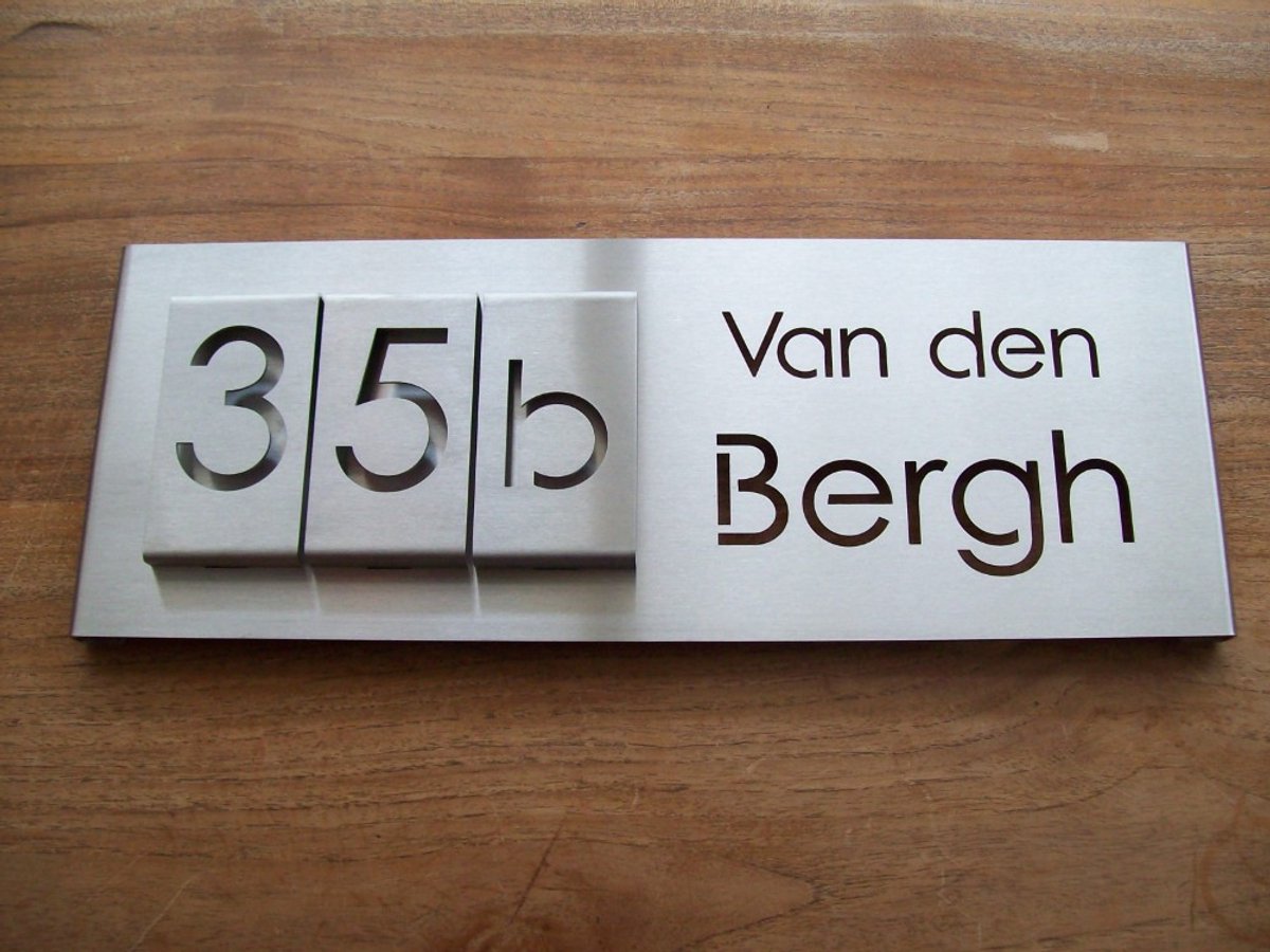 Naambord geborsteld RVS316 met opliggend huisnummer