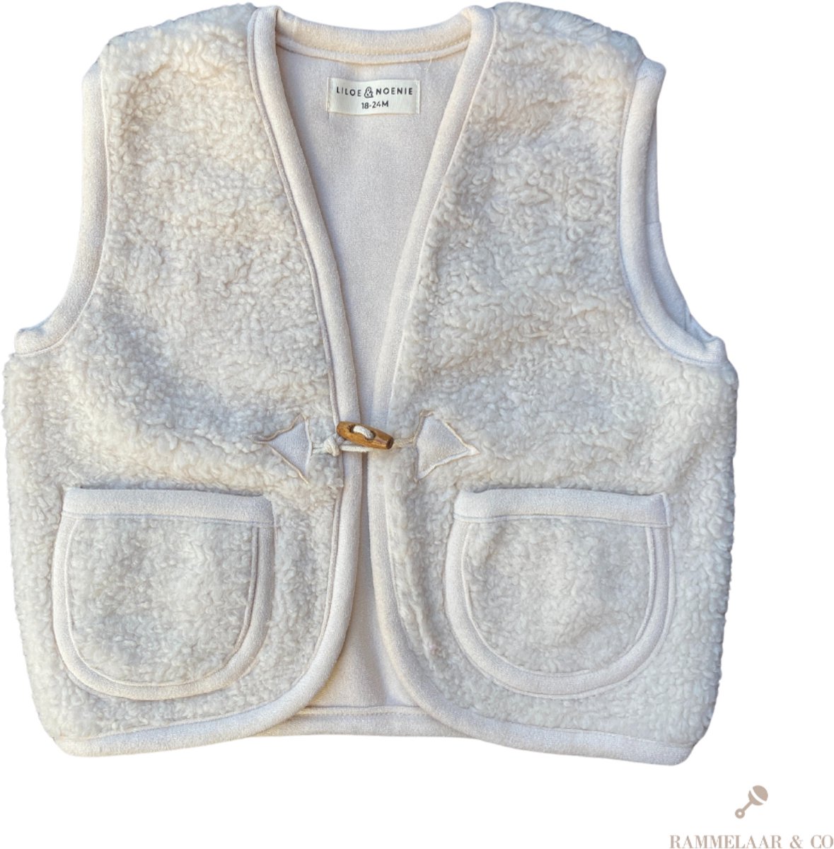 Rammelaar&Co Teddy Vest – Baby Bodywarmer – Zacht Katoen – Warme Voering – Houten Sluiting – Creme – 18-24 maanden