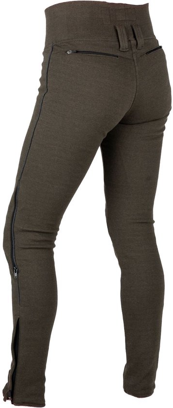 Achterkant van een donkergroene legging met ritsen aan de buitenkant van de pijpen en twee achterzakken.