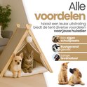 Een chihuahua en een kat in een ecru tipi tent met kussen. Naast de tent, twee puppy's. Tekst: 'Alle voordelen'.