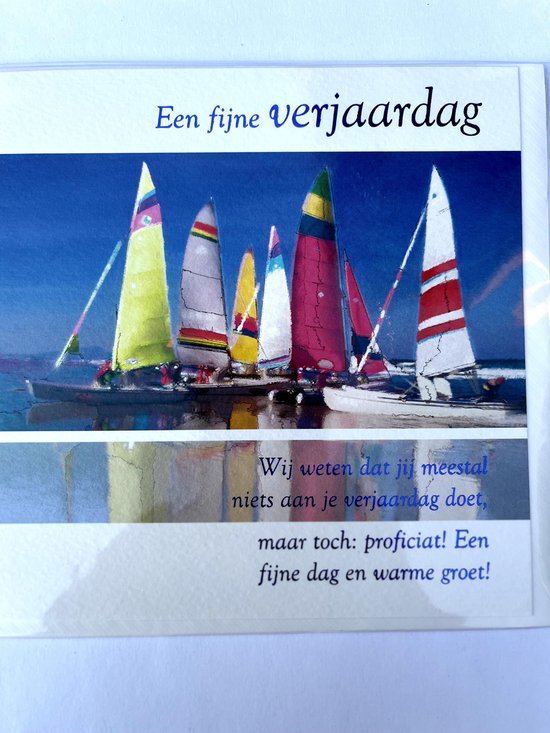 Gefeliciteerd met je verjaardag met zeilboten, blauwe lucht en water. Tekst: "Een fijne verjaardag".