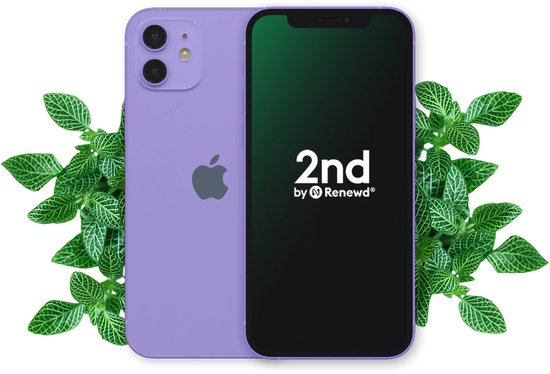 Paarse iPhone 12 Mini met een schone achterkant en groene bladeren.
