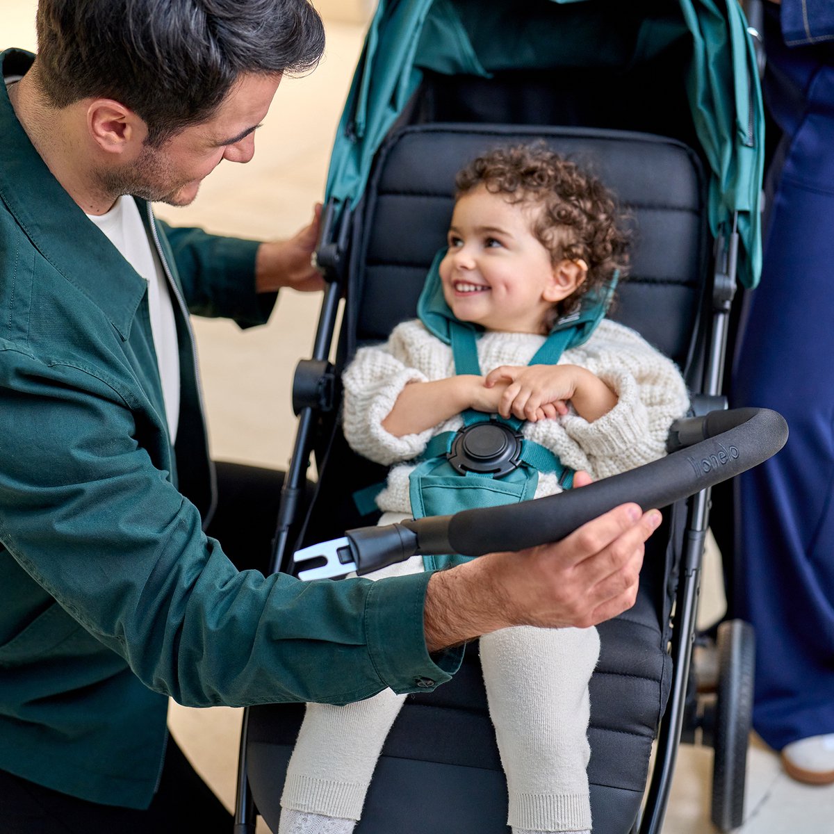 Lionelo Mira - Kinderwagen - Wandelwagen - Voor Kinderen tot 22 kg - Voorwielen 360° - Verstelbare Rugleuning & Handgreep - Waterdichte XXL Luifel met UPF50+ - 5-Puntsgordel - Grote Off-Road Wielen - Volledige Schokdemping - Compact Opvouwbaar – foto 7
