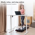 Vrouw op een loopband onder een wit bureau, werkend op een laptop. Ze draagt sportkleding. 'Work, relax, and stay active'.