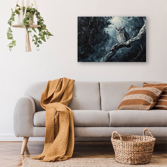 Uil op een tak in het bos - Uil canvas kunst - Canvas dier - Realisme kunststroming - Moderne schilderijen - Wanddecoratie slaapkamer - canvas 100x75 cm