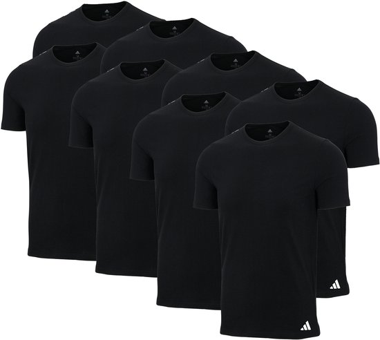 Zeven zwarte heren T-shirts van Adidas, op een rij.