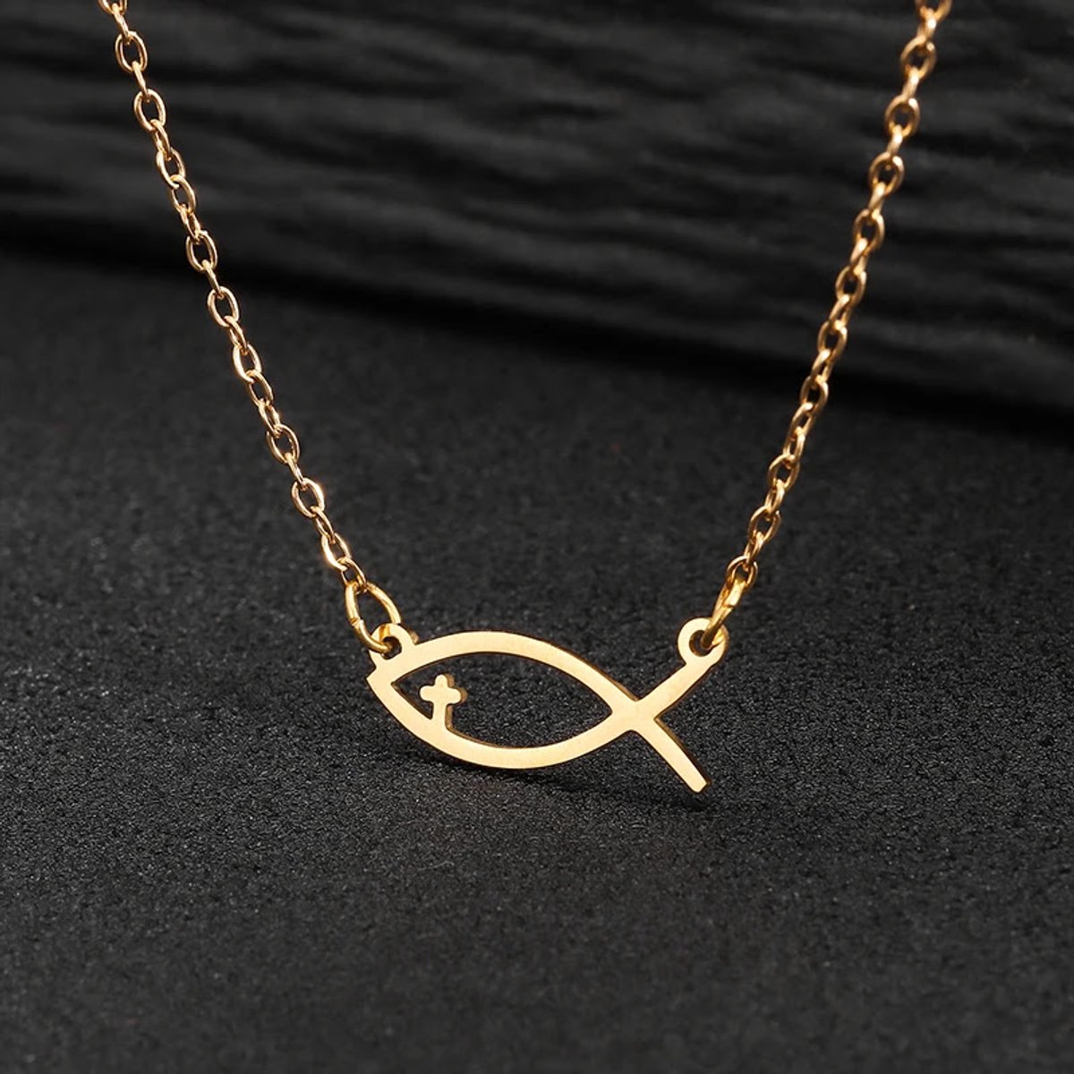 Ketting met hanger ichtus visje en kruisje goudkleur.