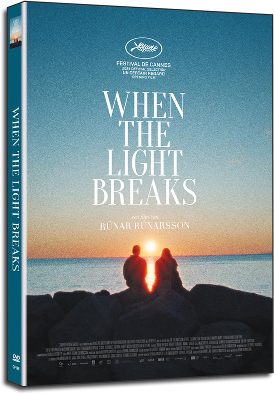 DVD-hoes 'When The Light Breaks'. Voorzijde: twee figuren zittend bij zonsondergang aan zee. Zijkant: 'When The Light Breaks'.