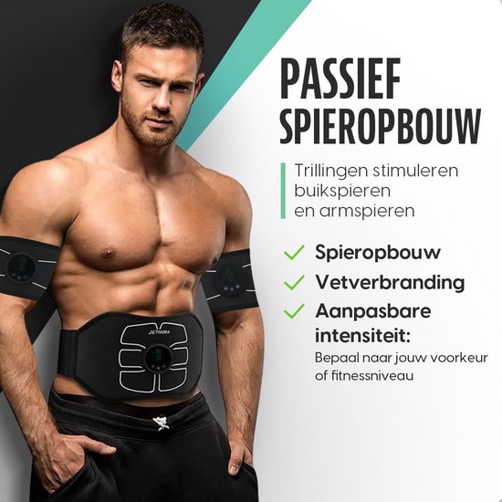 Man met EMS trainer om buik en armen, met tekst over spieropbouw en vetverbranding.