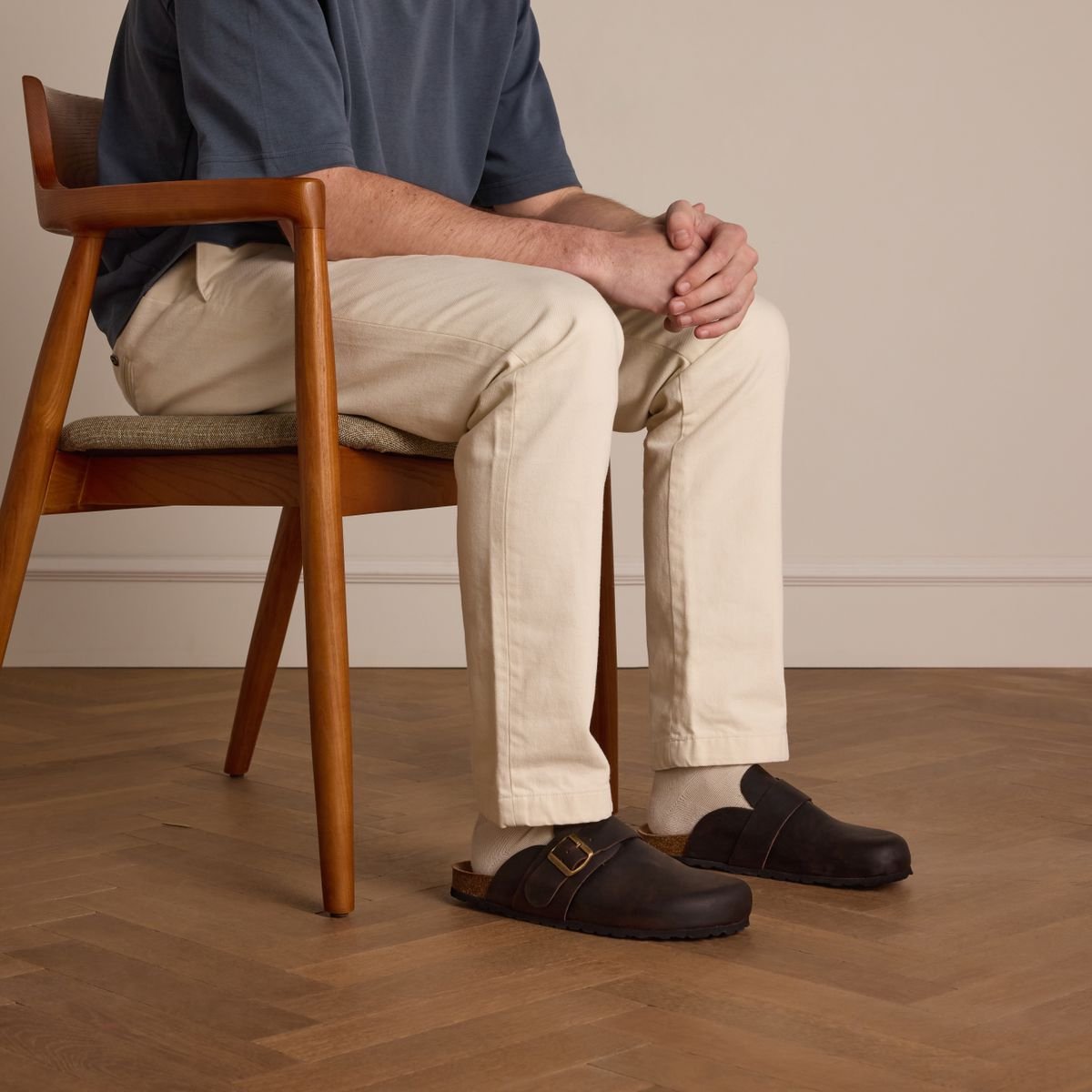 Manfield - Heren - Bruine nubuck instappers - Maat 45