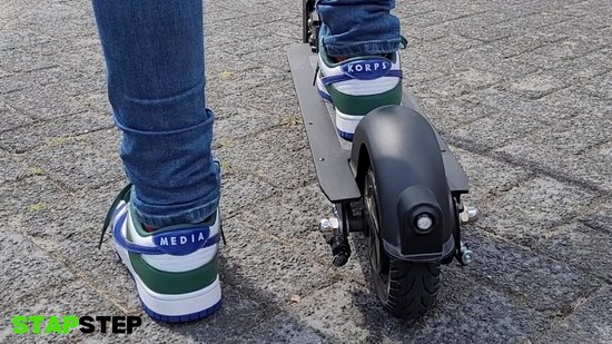 StapStep Pro Elektrische Step voor Volwassenen - Electrische Step - E Step - Wettelijk Toegestaan - 8 Inch - 250W - Snelheid tot 25km/h - Bereik tot 35km - 14KG - Compact Opvouwbaar - Zwart