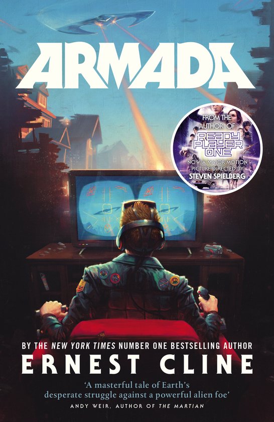 Boekomslag van 'Armada' met een jongeman die een VR-headset draagt en een computerspel speelt, met de tekst 'FROM THE AUTHOR OF READY PLAYER ONE' en 'STEVEN SPIELBERG'.