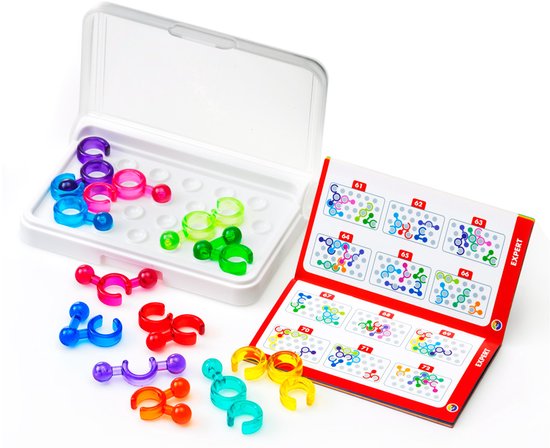 Spelonderdelen van IQ Link in wit doosje en losse onderdelen. Open boek met puzzels.