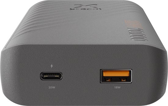 Grijze powerbank met USB-C en USB-A poorten, met gegroefd patroon.