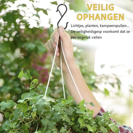Hand houdt een zwarte S-haak vast die een plant in een pot ophangt. Tekst: VEILIG OPHANGEN.