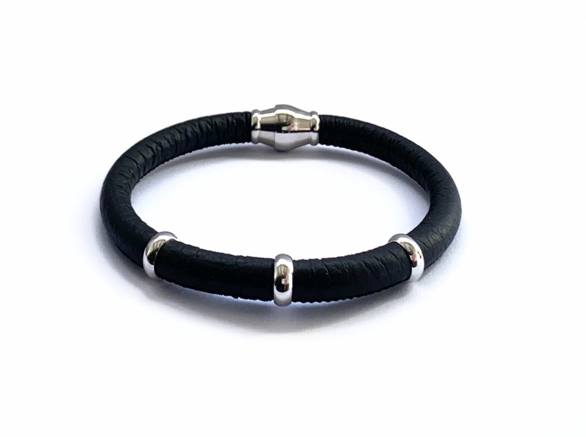 NIEUW! Jolla - dames armband zilver - leer - magneetsluiting - bedels - Single Silver - Zwart
