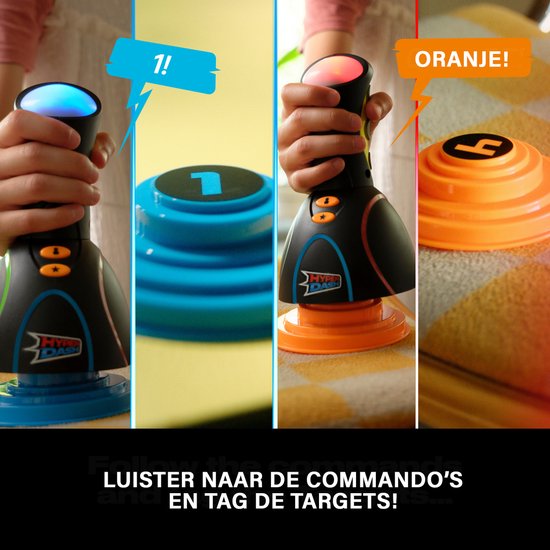 Een collage van vier beelden die het Hyper Dash spel tonen met gekleurde lampjes en targets.