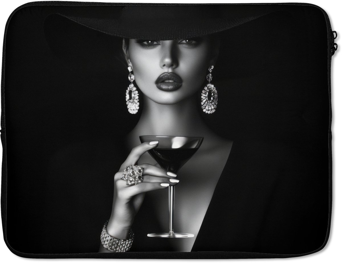 Laptophoes 15.6 inch - Vrouw - Cocktail - Chic - Laptop sleeve - Binnenmaat 37x26 cm - Zwarte achterkant