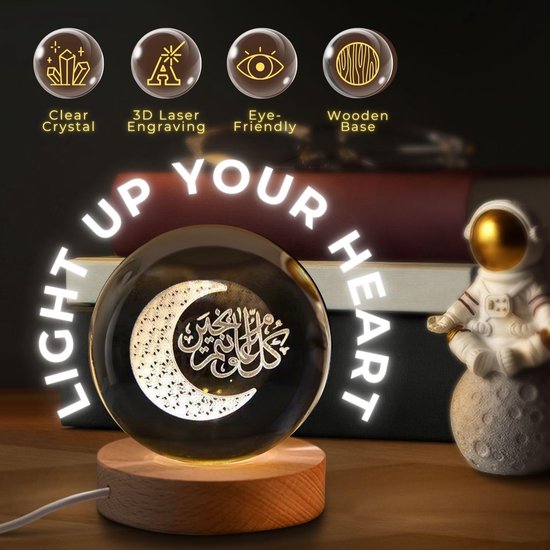 3D Kristallen Bal Nachtlampje - Islamitisch ontwerp - Arabische gravure - Maan en gebed - Ramadanlamp - Islamitische decoratie - LED Glas Licht Hologram Lamp met Massief Houten Basis - Nachtlamp - Cadeau idee - Verlichting - USB aansluiting van Merkloos — afbeelding 2