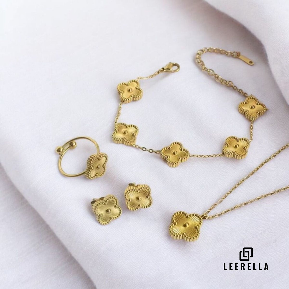 Leerella Luxe Klaver Sieradenset Goudkleurig - Ketting, Armband, Oorbellen & Verstelbare Ring