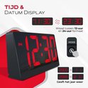 Digitale wekker met rood display, 12-uurs en 24-uurs formaat en jaarweergave.