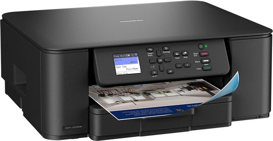 Zwarte Brother DCP-J1310W printer met papier dat uit de uitvoerlade komt.