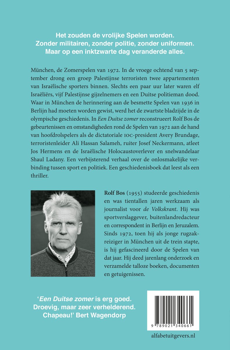 Portret van Rolf Bos, auteur van "Een Duitse zomer", in een grijs pak met een patroon.