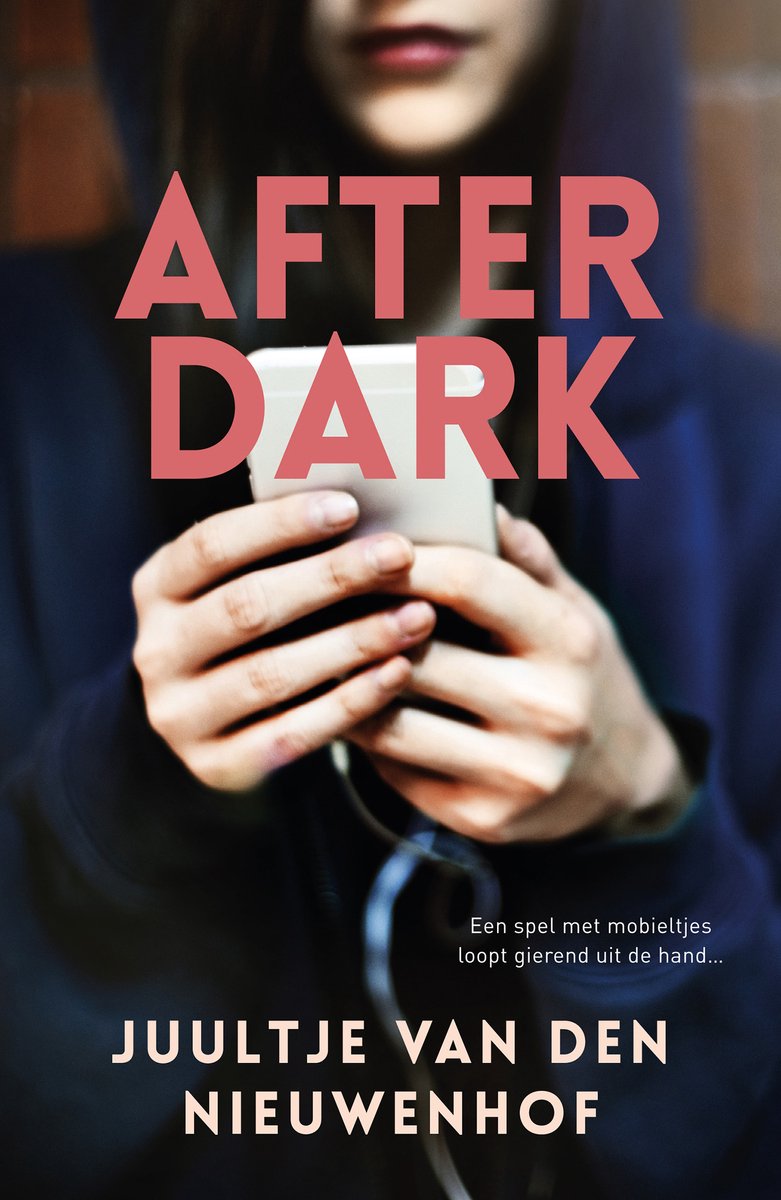 After Dark van Juultje Van Den Nieuwenhof