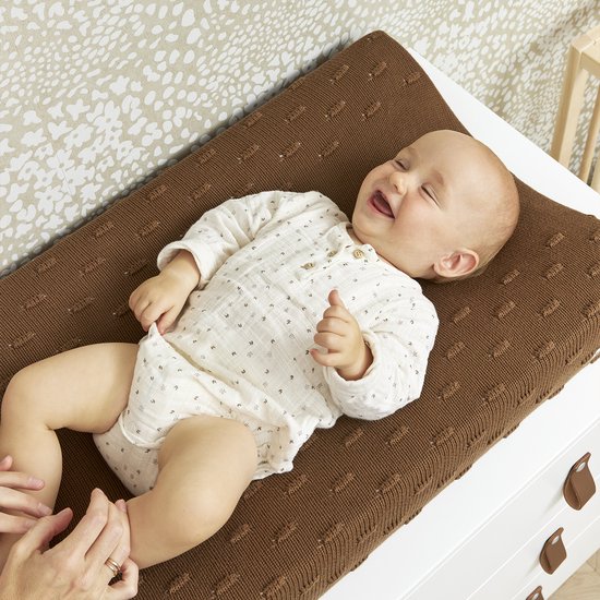 Meyco Baby Knots aankleedkussenhoes - chocolate - 50x70cm — afbeelding 5