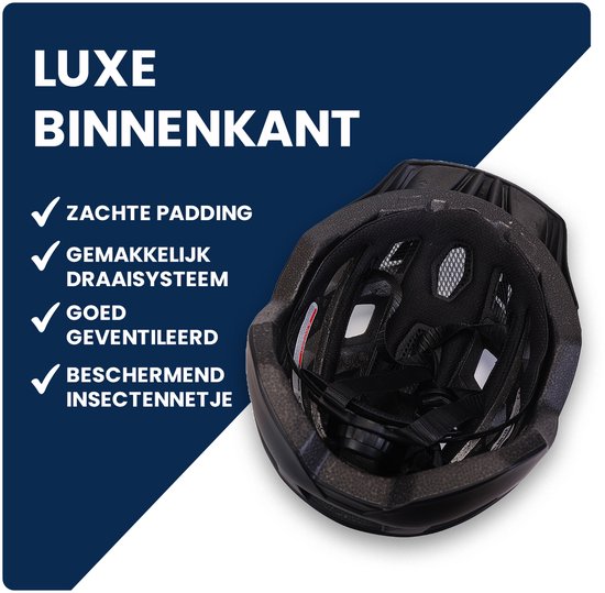 Zwarte fietshelm met tekst: Luxe Binnenkant, Zachte Padding, Gemakkelijk Draaisysteem, Goed Geventileerd, Beschermend Insectennetje.