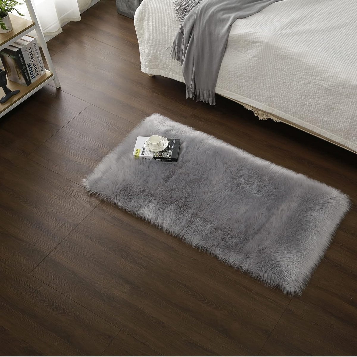 Pluizig Tapijt van 80 x 180 cm in Grijs - Imitatie-Schapenvacht voor Woon- of Slaapkamer