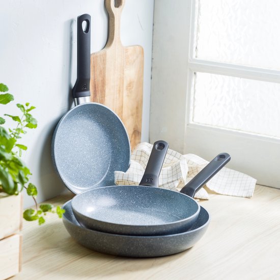 BK Blue Label Granite Koekenpan 24cm – PFAS-vrije antikleeflaag – Koekenpan inductie – Keramische koekenpan - Ovenbestendig tot 160°C - Koudgrepen - Zonder deksel - Blauw