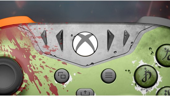 Xbox controller met groen, grijze en oranje accenten. Bloedspatten en metaal-look details.